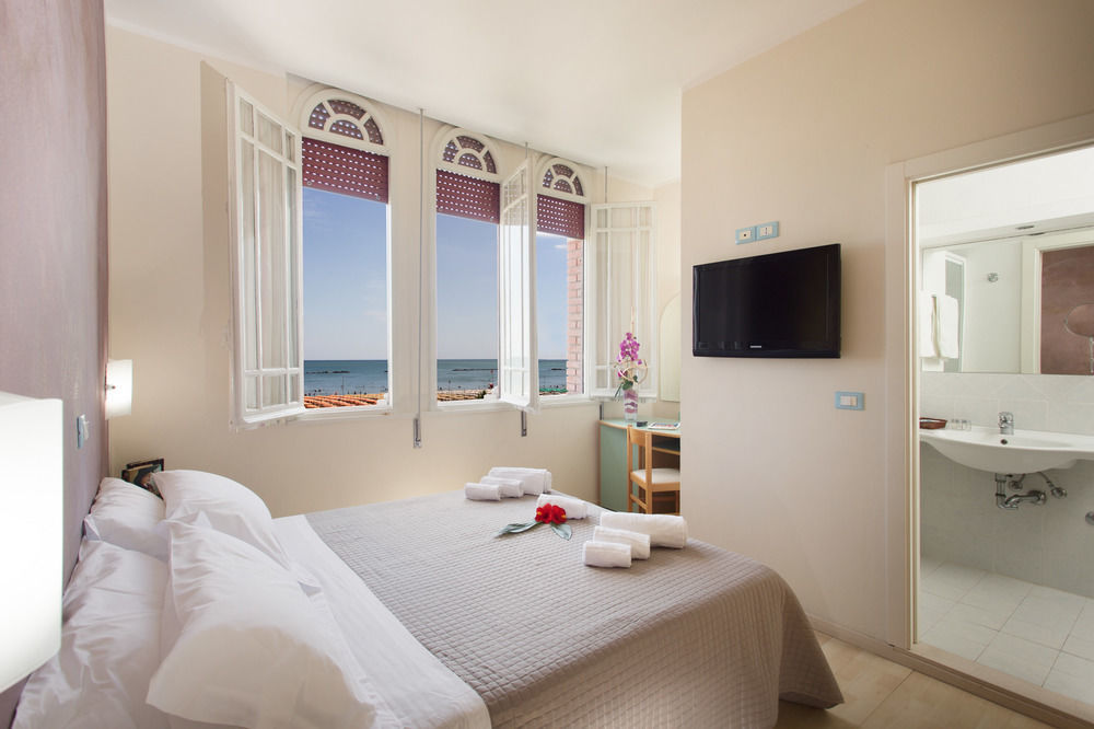 Hotel Atlantica Cesenatico Esterno foto