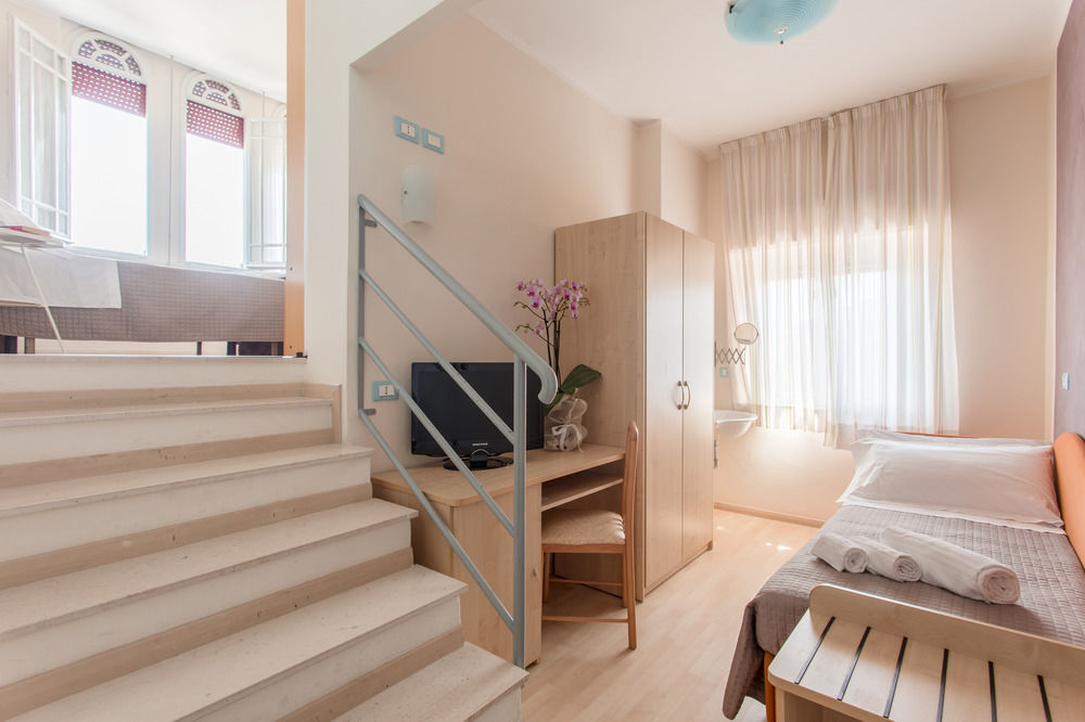 Hotel Atlantica Cesenatico Esterno foto
